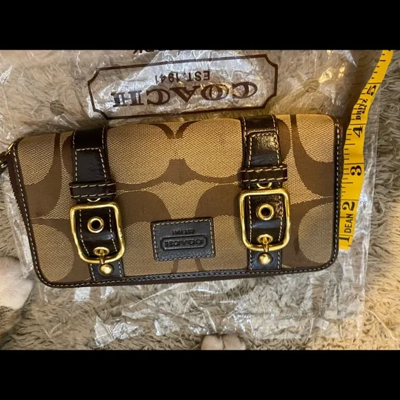 Coach Double buckle Wallet - Picture 6 of 9